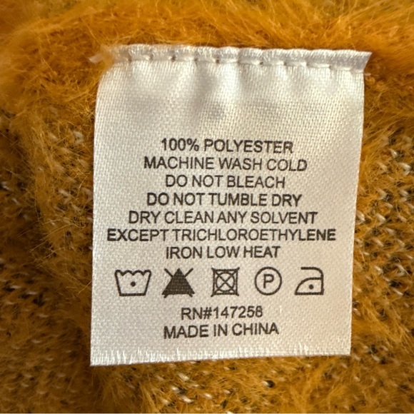 NWT Simply Southern Fuzzy Bumble Bee Sweater Women’s XL Soft Fluffy READ DESCRIP - Picture 6 of 9